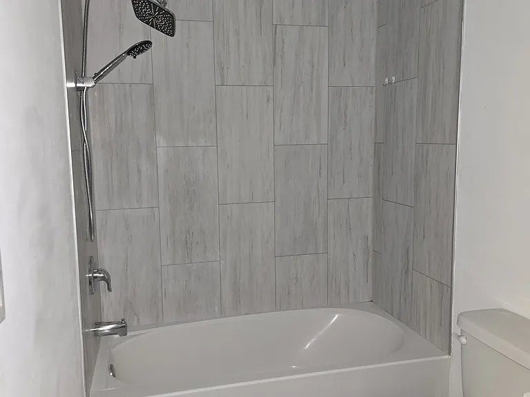 1421 Bush St W — Photo 13