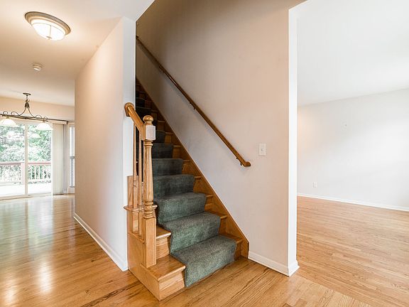 2nd image of 476 Yorkshire Dr