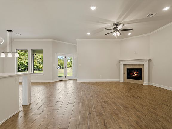 Example of Bellevue II floor plan - Features and Finishes may vary based on product availability