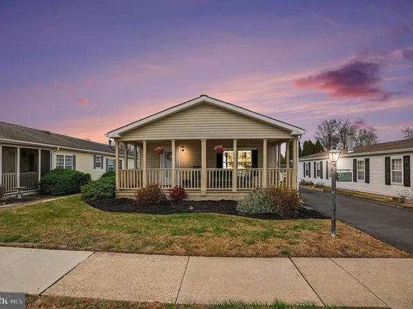 1106 John F Kennedy Dr, North Wales, PA 19454