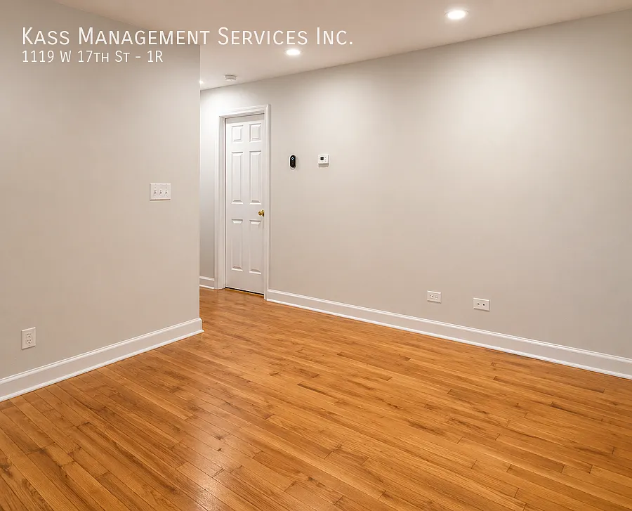 Building Photo - 1119 W 17th St #1R