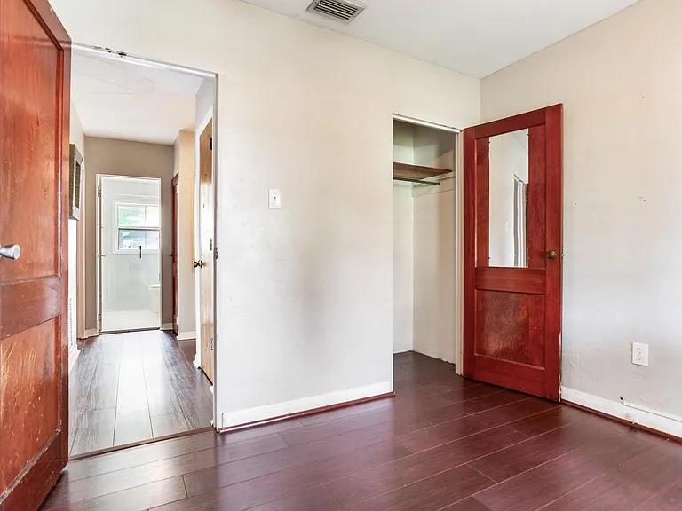 2514 W Gray St — Photo 33