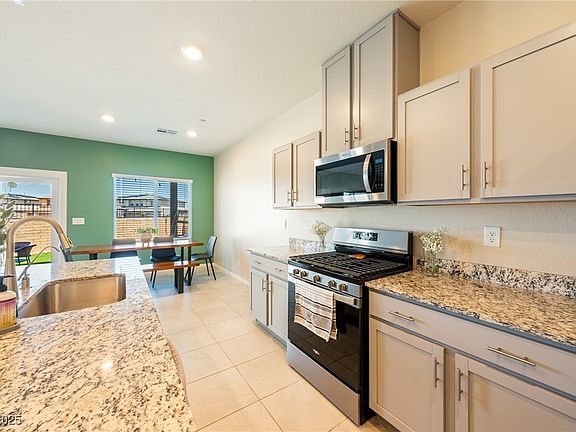 5th image of 440 Blue Lark Dr