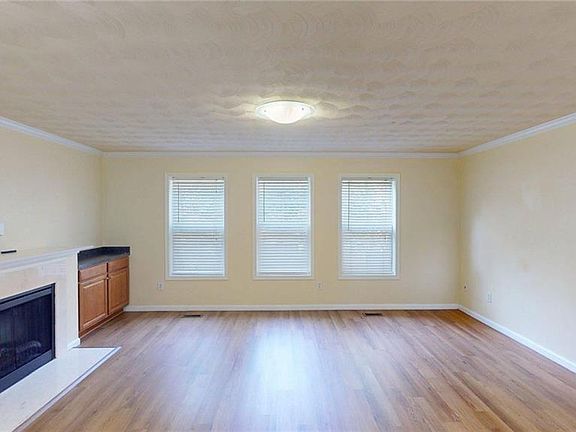 4th image of 5565 Taylors Walke Ln