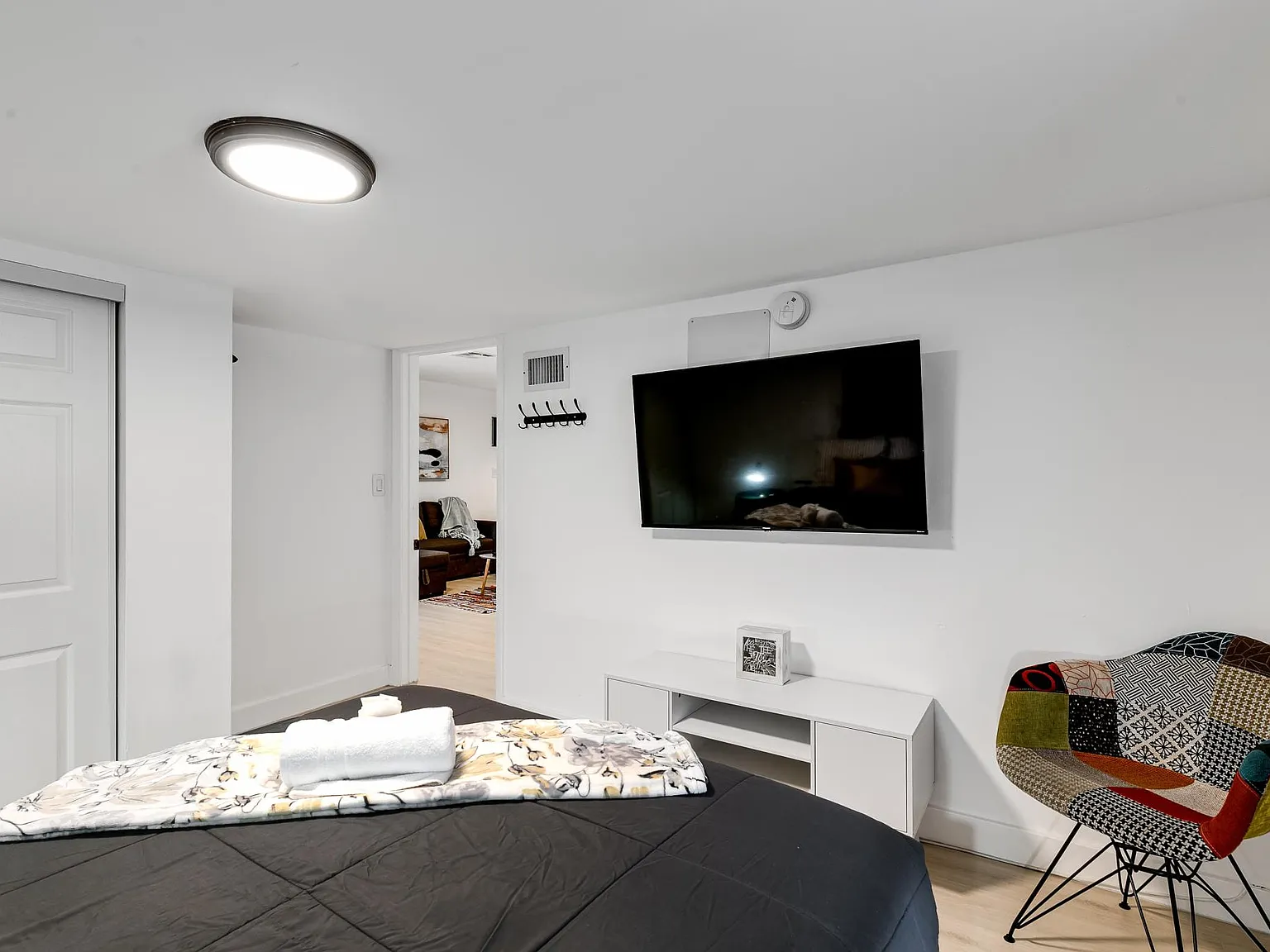 2 bed, 700 sqft, $2,700 — Photo 3