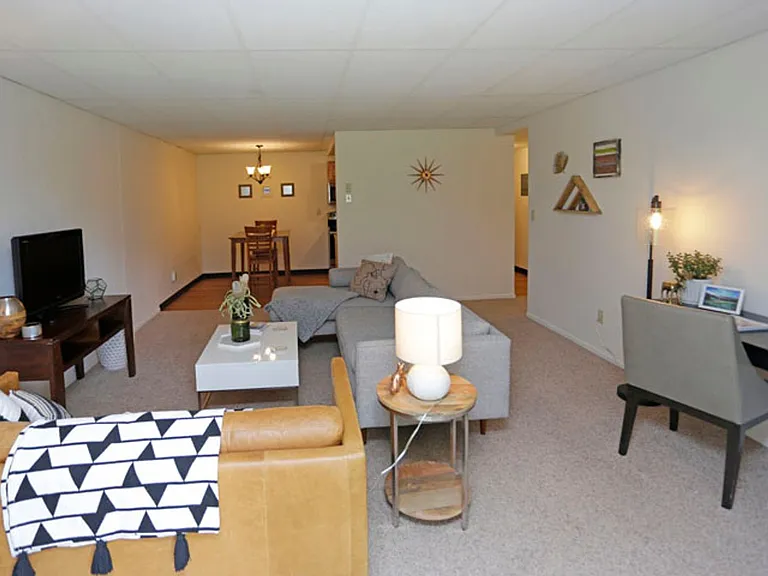 4877 W Arrowhead Rd — Photo 14