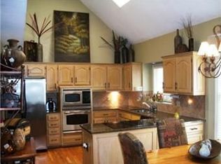 7736 Acuff Ln, Lenexa, KS 66216