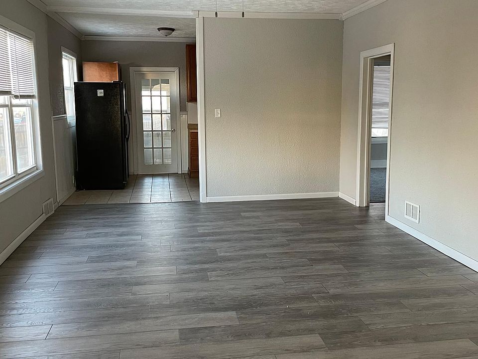 1st image of 403 S Bailey Ave