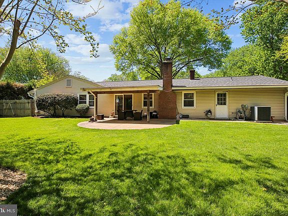 2nd image of 13909 Bethpage Ln