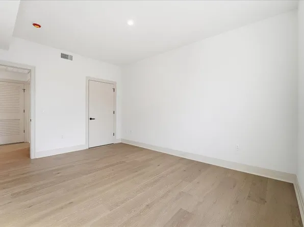 921 Madison Street image 10 of 20