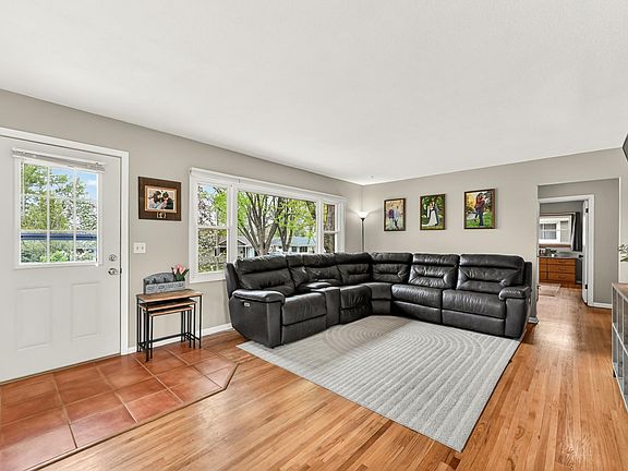 5th image of 2210 23rd St NW