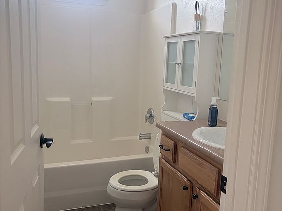 5th image of 109 Cinnamon Dr Unit 1