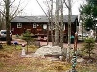 100 Saddle Ln, Greeley, PA 18425