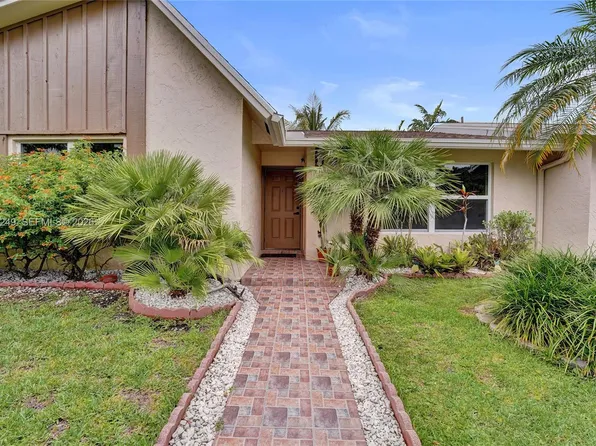 417 SE 4th St, Dania Beach, FL 33004