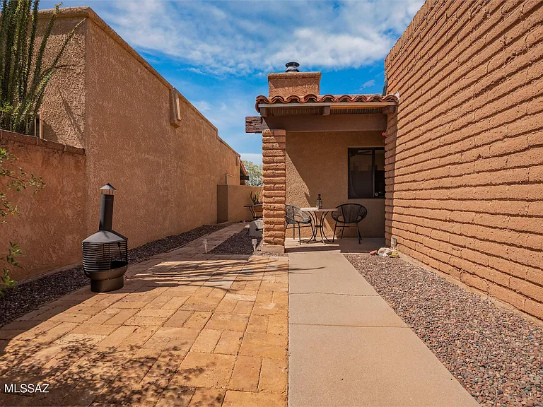 1341 E Ellis Dr — Photo 34