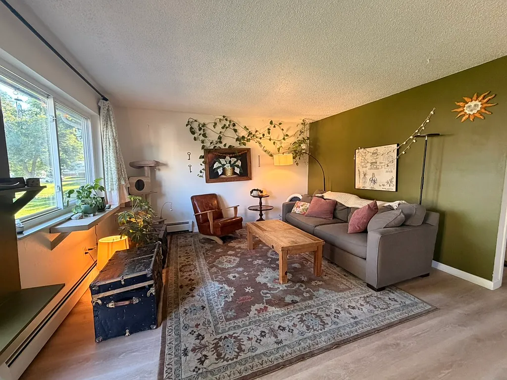 2 bed, 830 sqft, $2,100 — Photo 1