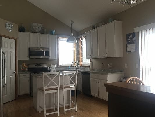 Kitchen quartz counters