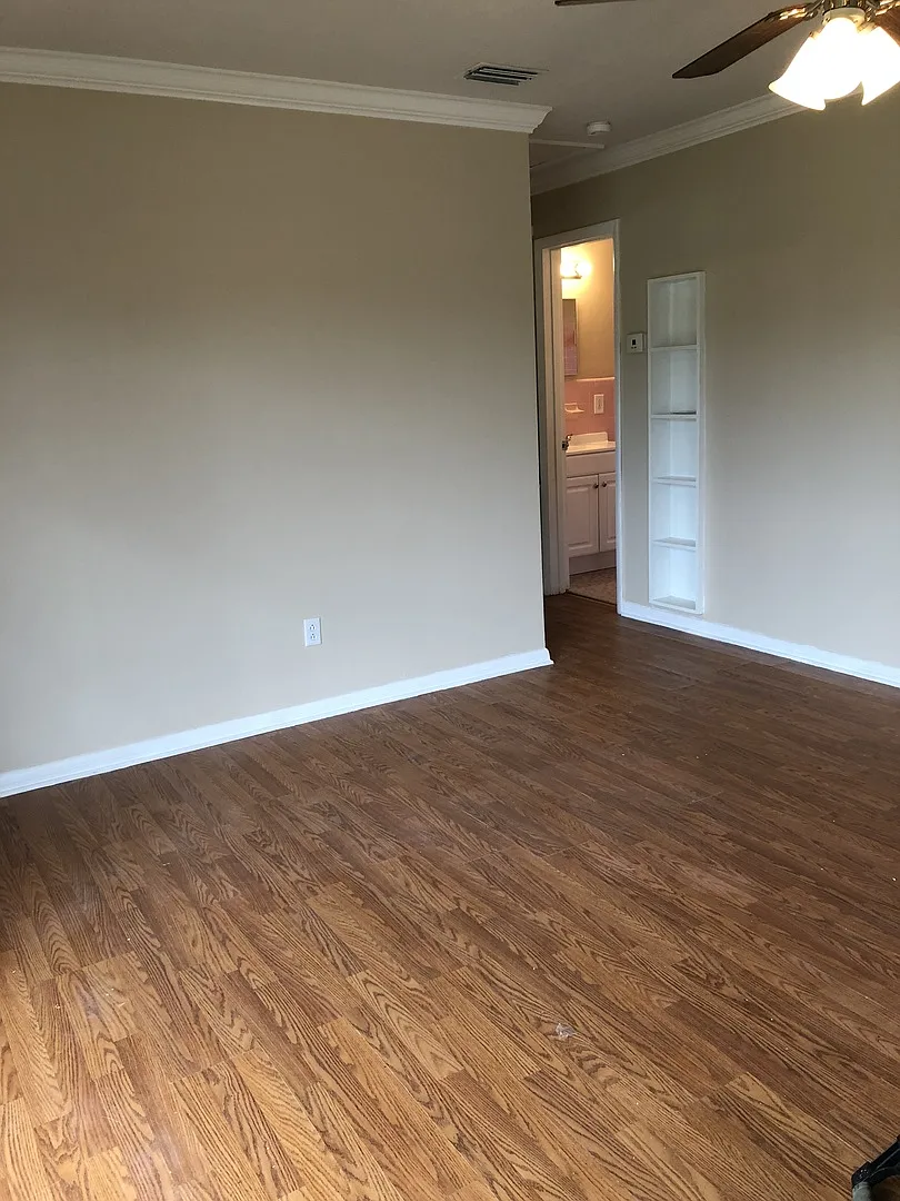 1st Month Free Rent 2 Bed 1 Bath Home | Pet Friendly | Washer Dryer Hook Ups | Section 8 Welcome — Photo 3