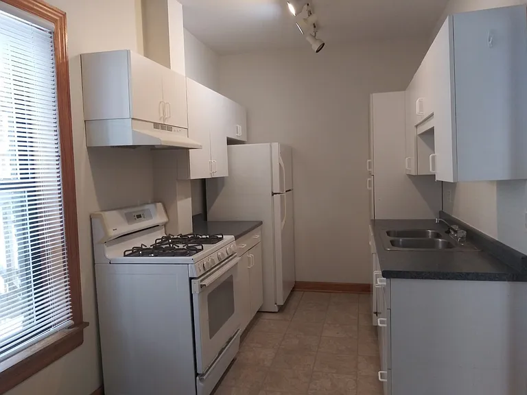 709 W Cornelia Ave #2 — Photo 14