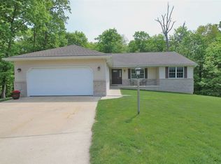 212 Victory Dr, East Peoria, IL 61611