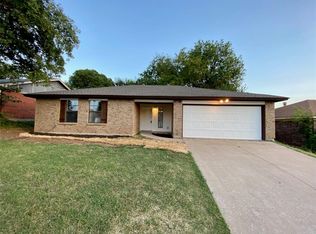 6414 Springfield Dr, Arlington, TX 76016