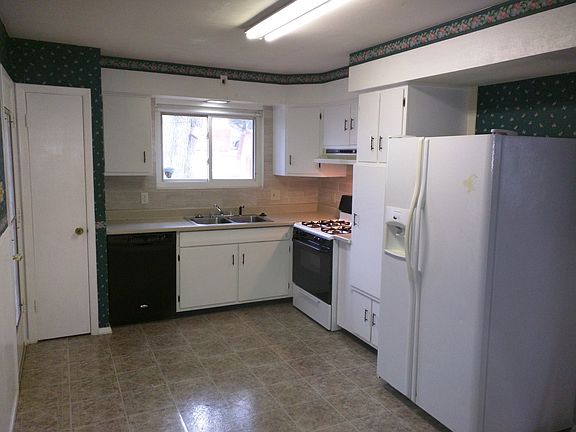 3rd image of 2080 Shirley Dr