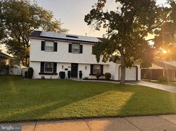 15 Medley Ln, Willingboro, NJ 08046