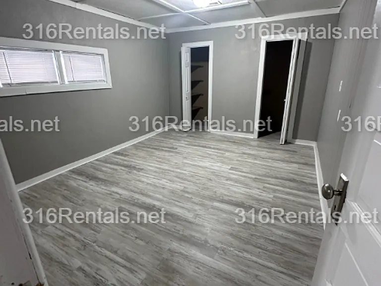 6155 S Hydraulic St — Photo 8