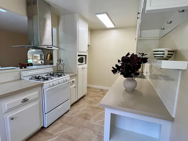 228 W Lemon Ave #B — Photo 7