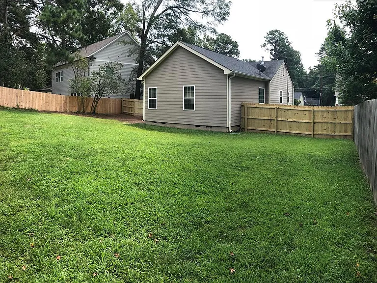 Large backyard, perfect for dogs!
