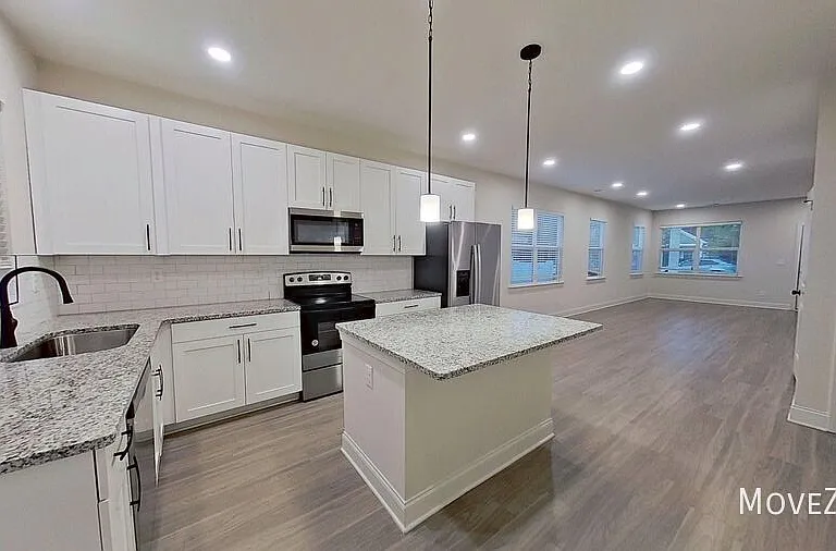 324 Houston St — Photo 9