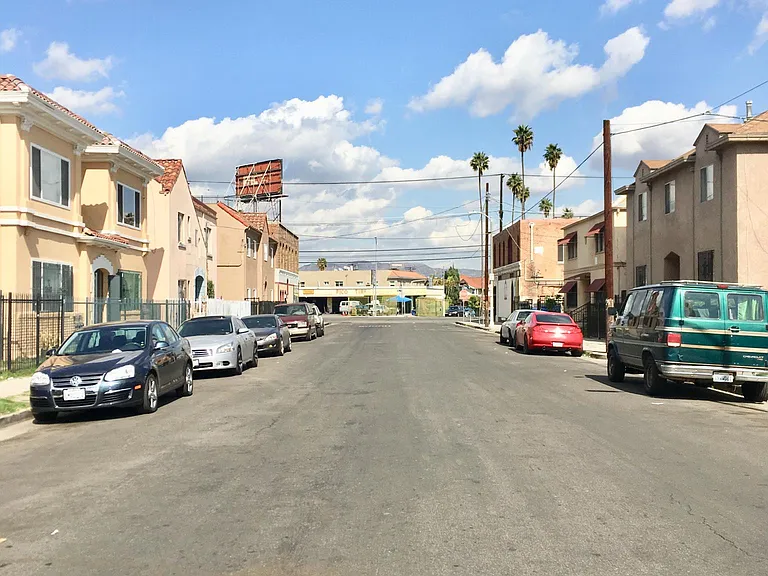 Street View of Hollywood Sign