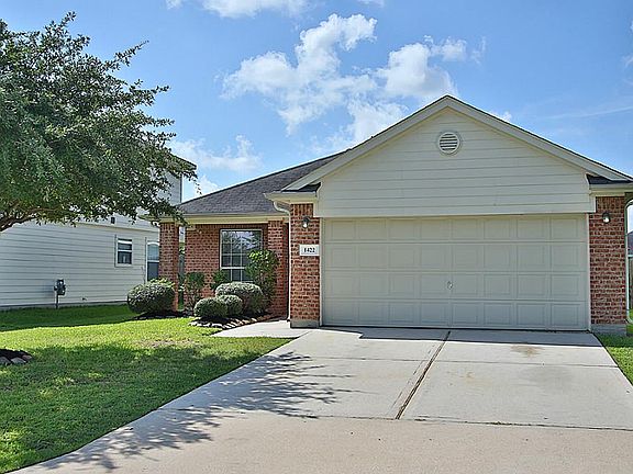 2nd image of 1422 Heathcote Ln