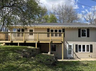 W9334 Bluff Ln, Cambridge, WI 53523