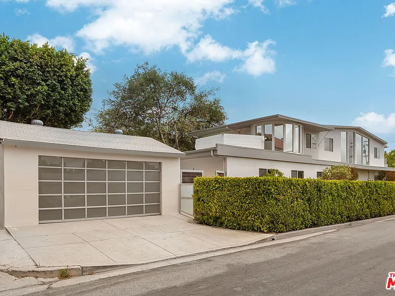 12041 Huston St — Photo 1