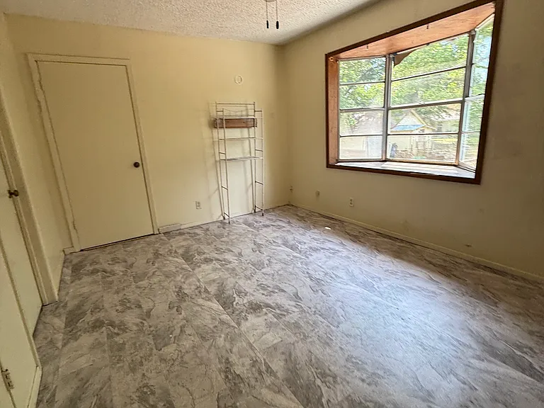 374 W Blackbourn St — Photo 13