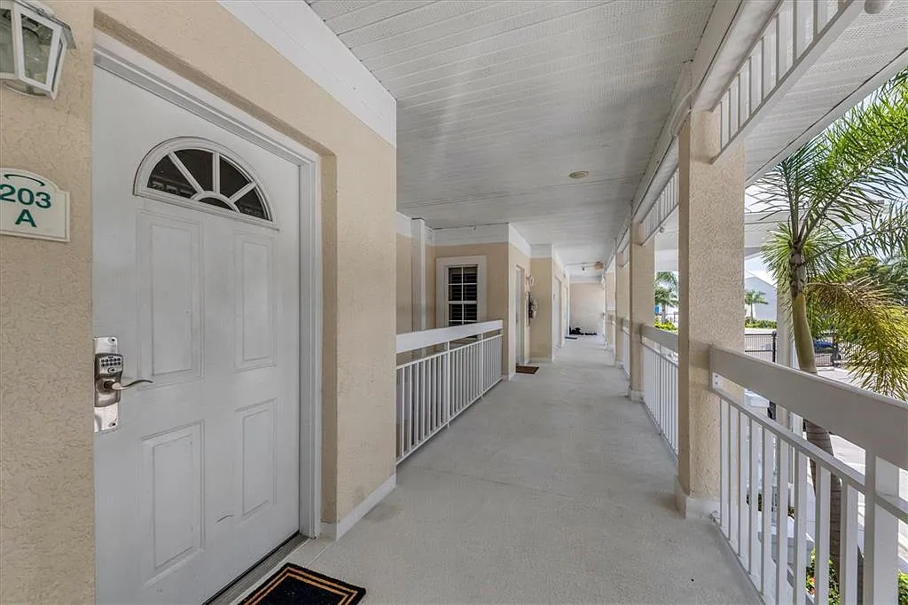 2 bed, 2.0 bath, 1119 sqft, $3,200 — Photo 2