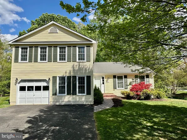 12400 Ox Hill Rd, Fairfax, VA 22033