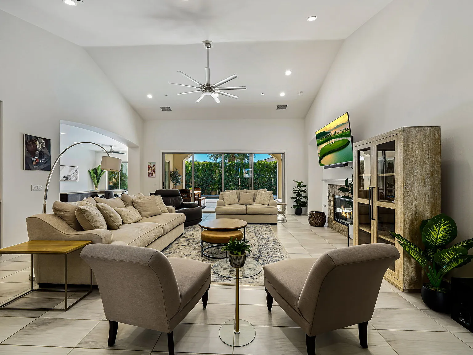 4 bed, 4.5 bath, 3370 sqft, $7,500 — Photo 2