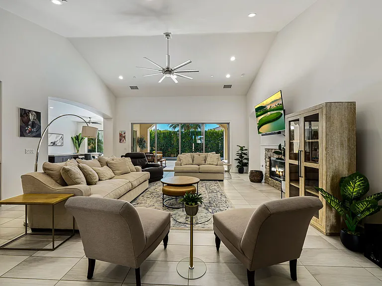 81805 Four Seasons Pl — Photo 2