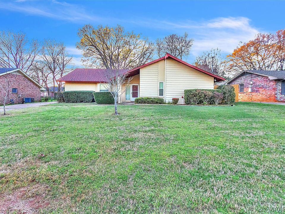 1st image of 223 W Vanderbilt Loop