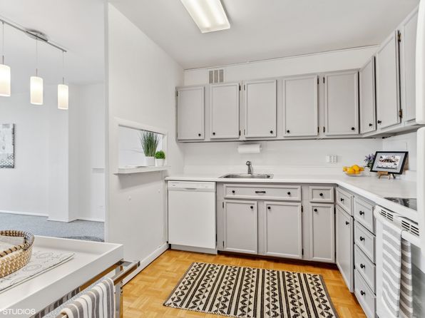 2400 N Lakeview Ave APT 1606