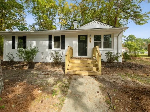 1004 Hertford St, Weldon, NC 27890