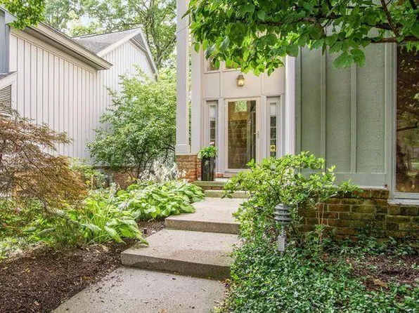 4908 Fairway Rdg S #1, West Bloomfield, MI 48323