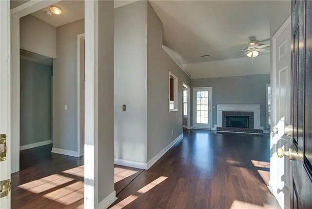 3 bed, 1774 sqft, $2,300 — Photo 2