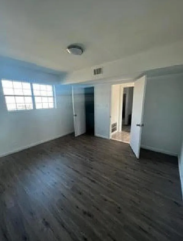 Building Photo - 5513 Newport St #1