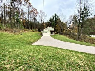 210 Lincoln Lake Ave NE, Lowell, MI