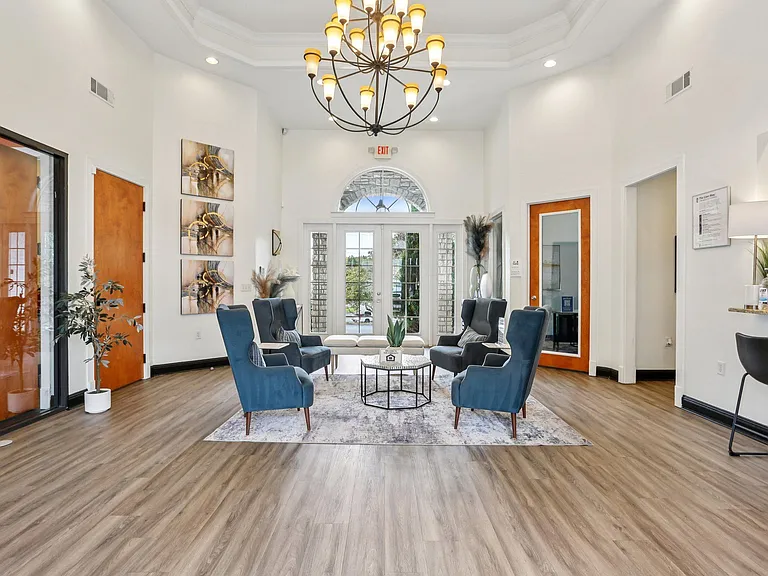 The Brentwood — Photo 15