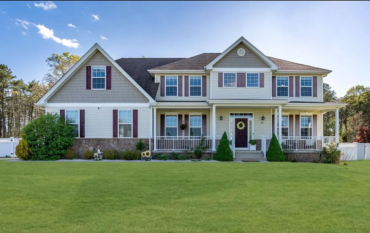 4 bed, 2.5 bath, 3089 sqft, $3,900 — Photo 1