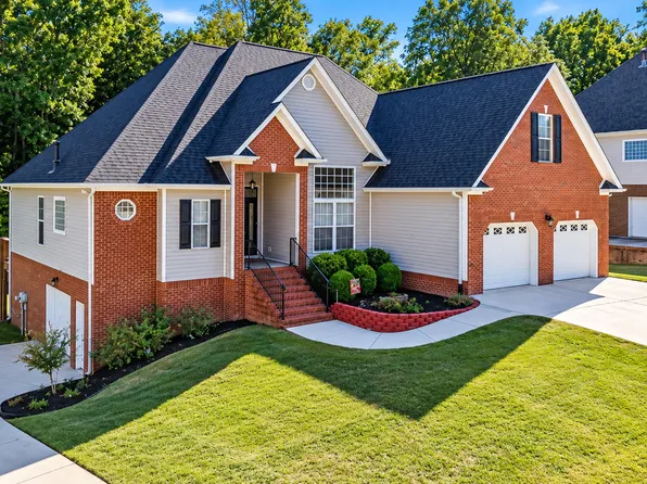 840 Brooke Stone Dr, Soddy Daisy, TN 37379